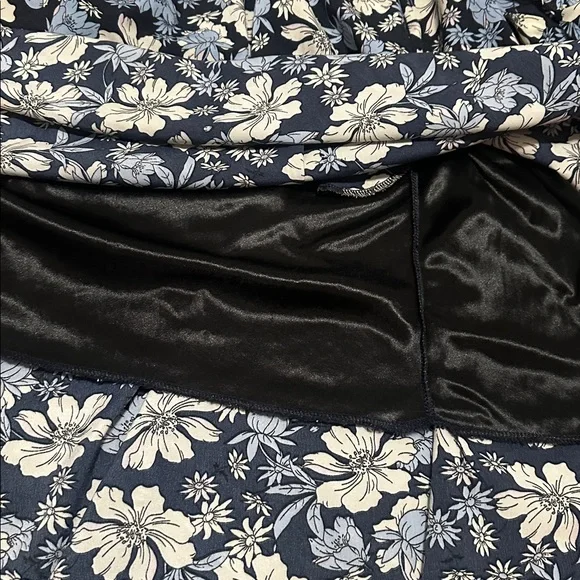 Navy and Cream Floral A-Line Skirt size XS - Picture 5 of 8